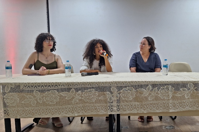 Alunas do Ifal e professora Adrielle.jpg