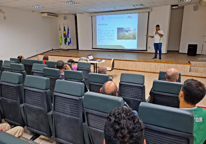 Pesquisas apresentadas, no auditório do Campus Maragogi.jpg