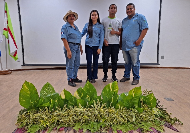 Alunos do curso superior de Horticultura.jpg