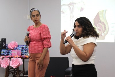 Ginecologistas conversaram com estudantes sobre prevenção a doenças. Fotos: Acássia Deliê