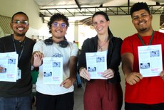 Equipe à frente da primeira edição do jornal Ifal Aí, na aula inaugural de 2025. Foto: Acássia Deliê