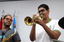 Estudante Jhonny Cavalcanti toca trompete com Clube do Jazz Maceió. Fotos: Acássia Deliê (Comunicação IFAL MD)