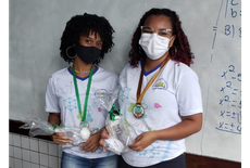 Estudantes da Escola Estadual Deodoro da Fonseca são premiados pela Feira de Ciências [Foto: Organização]
