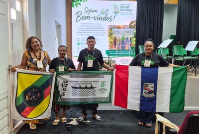 Professora Gil Couto e os estudantes do IFPA