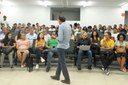 Reitor Carlos Guedes conversa com estudantes e servidores