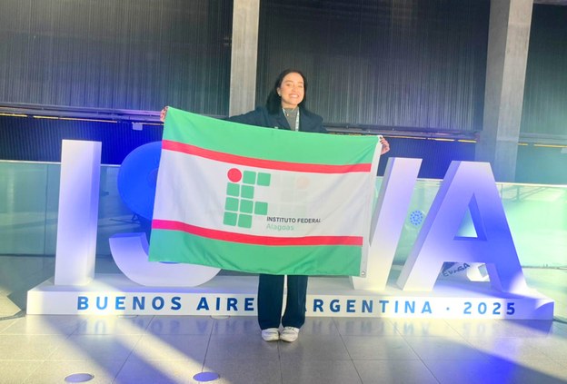 Aluna do Ifal Palmeira dos Índios representa o Brasil em congresso mundial na Argentina com pesquisa sobre concreto sustentável