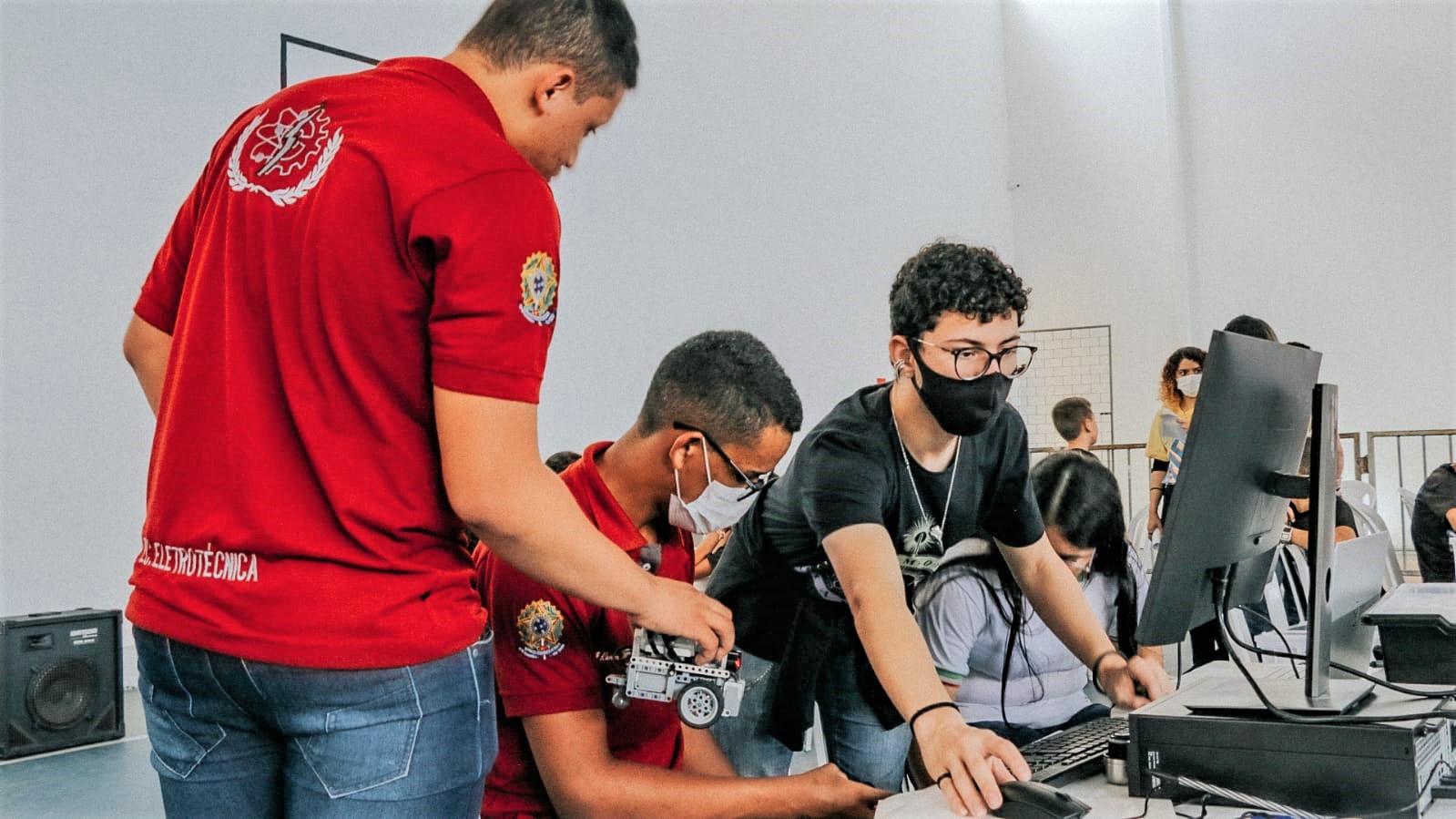 Participantes tiveram que pensar em pensar em uma forma de resgatar vítimas sem interferência humana.jpeg