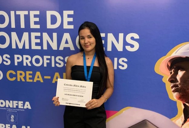 Estudante do Ifal Palmeira dos Índios recebe Comenda Antônio Mário Mafra em solenidade do Crea-AL