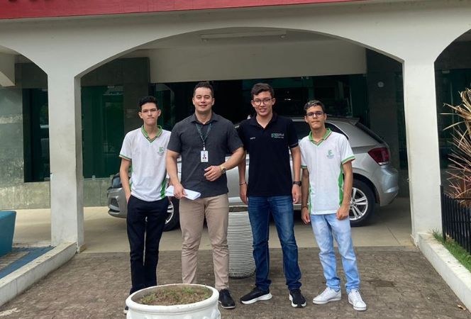 Alunos e professor 