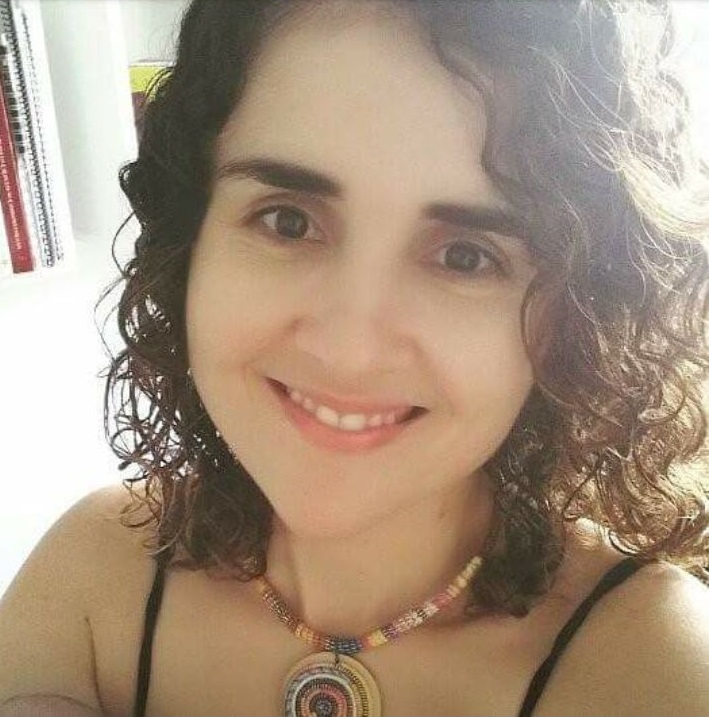 Danielly - Professora LIBRAS.jpg