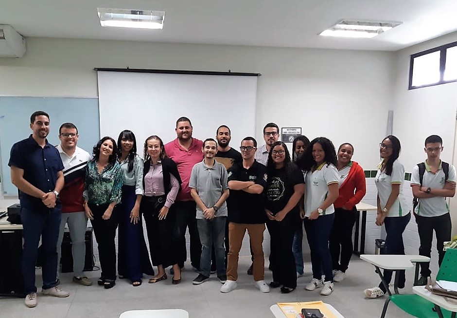 Equipe da PRPPI com autores de projetos de pesquisa em Coruripe
