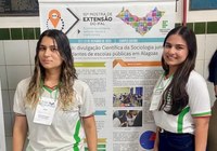 As alunas Clara Ferreira (esq.)  e Gabriella Nobre (dir.), bolsista e voluntária da edição atual do projeto.