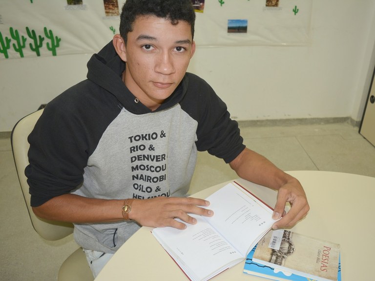 Cassio Henrique, estudante com poema selecionado em concurso nacional