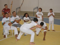 A parceria para a execução das atividades nas escolas vem do Grupo Pura Ginga Capoeira (GPGC).