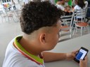 Informado pela bibliotecária do Ifal Penedo, o aluno Daniel Feitoza descobriu a plataforma digital ao não encontrar livro na unidade do campus.