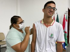 Gustavo Rafael Ferreira dos Santos, um dos alunos imunizados durante a campanha no Ifal Penedo.