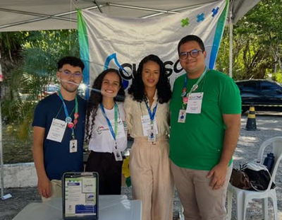 Tacio Lopes (marketing), Juci Alana (vendas), Taciana Chaves (professora orientadora) e Igor Andrade (presidente).