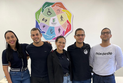 O coordenador do Napne do Campus Penedo, Aguimario Pimentel, com a equipe de profissionais especializados: Raisa Coutinho, Lucélia Lima, Antonio Santiago e Damião Francisco.