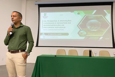 Johnnatan Duarte de Freitas, professor e pesquisador do Campus Maceió e referência na área de Química, com ênfase em Síntese Orgânica e Produtos Naturais.