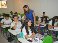 Em atuação no Campus Penedo há apenas dois meses, Andrea Tavares dá aulas de Química nas turmas dos cursos técnicos.