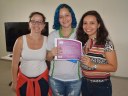 A aluna Larissa Antunes com as professoras Gisele Oliveira e Thaline Fontenele.