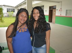 A estudante Eloísa Sybelle com a mãe Edjane Gonçalves.