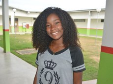 Emilly Vitória dos Santos, 14 anos, aluna de 9º ano do ensino fundamental da Escola Municipal Hevyton Alves Possidônio.