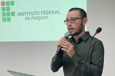 Alex Santiago Nina elabora a obra a partir do desenvolvimento da disciplina Administração Rural, ofertada no curso de Engenharia Agronômica.jpg