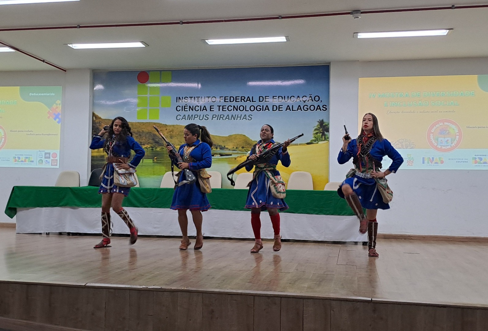 Evento contou com apresentações culturais