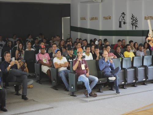 Evento traz empreendedorismo rural à discussão entre estudantes de agronomia, agricultores e agrônomos