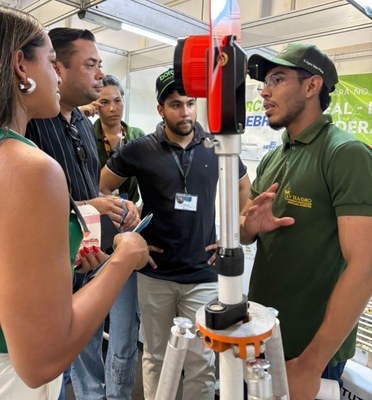 Integrantes da Sertão Tec Jr, apresentam projetos e serviços desenvolvidos pelo curso de Engenharia Agronômica no evento.jpg