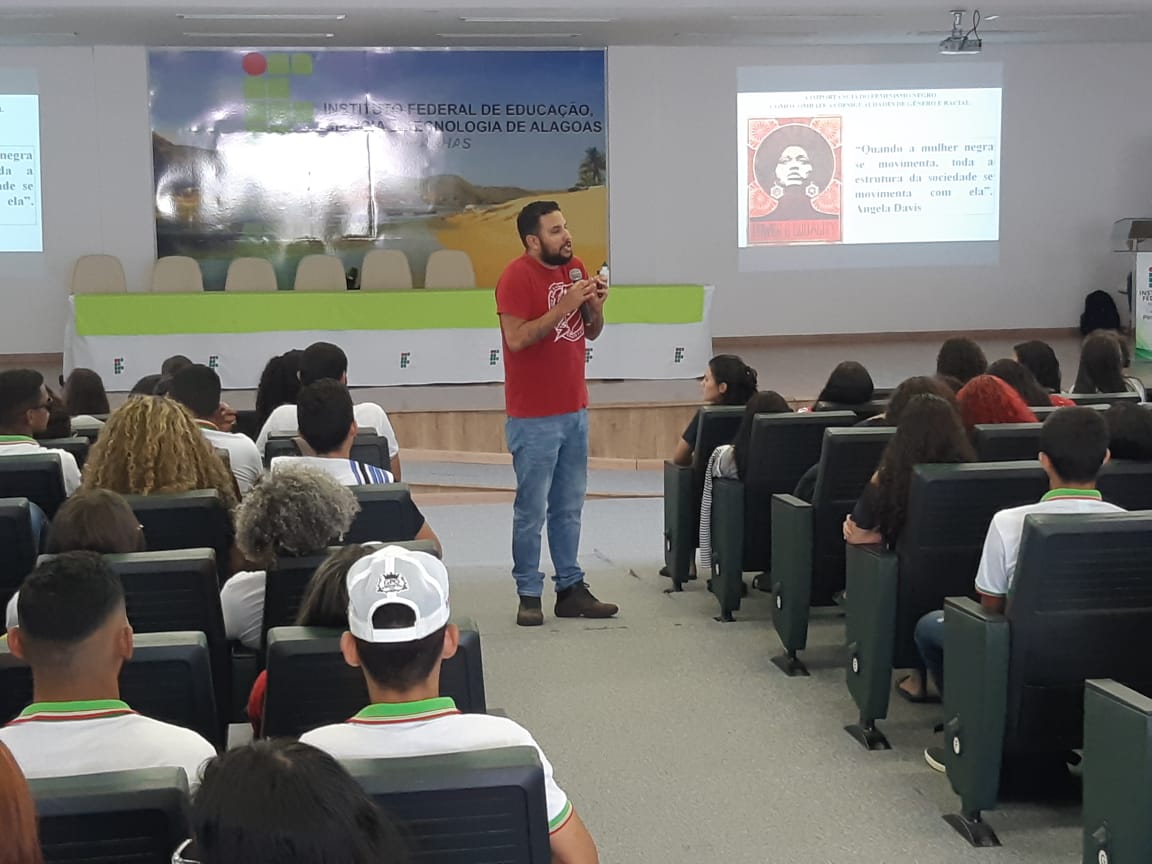 Professor de História do campus falou sobre a condição da mulher negra no Brasil