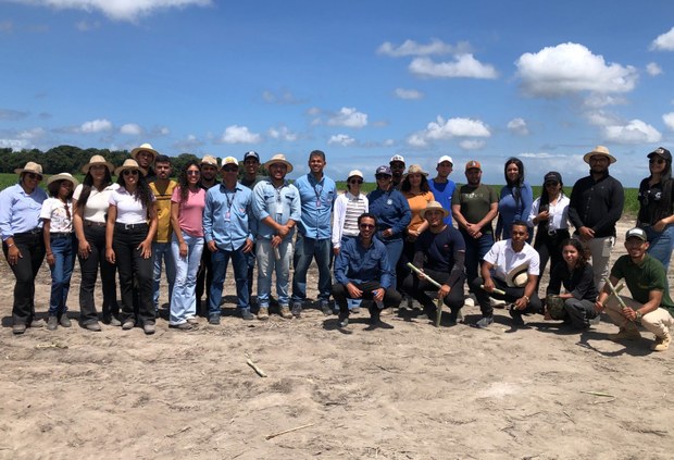 Turmas de Engenharia Agronômica conhecem instalações de usina em São Miguel