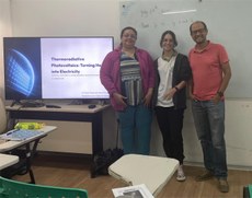 Professores Marici Lopes (Língua Inglesa) e Jonathas Matias (Física) estimulam a leitura e apresentação de artigos científicos na área de Física e escritos em  inglês