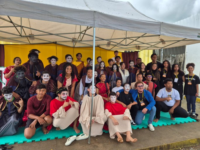 Alunos integrantes das peças teatrais Medeia e Edipo Rei (foto: Caio Ricardo)