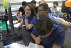 
Estudantes na disputa na ProgBase, competição de programação, durante a Erbase 2026 