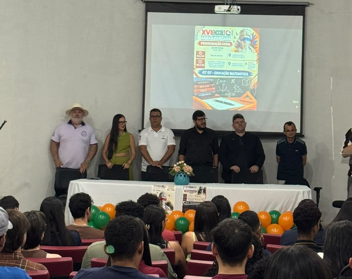 Mesa de abertura do evento científico