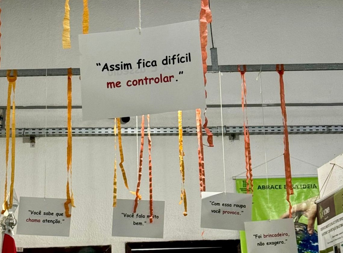 Exposição educativa sobre assédio sexual