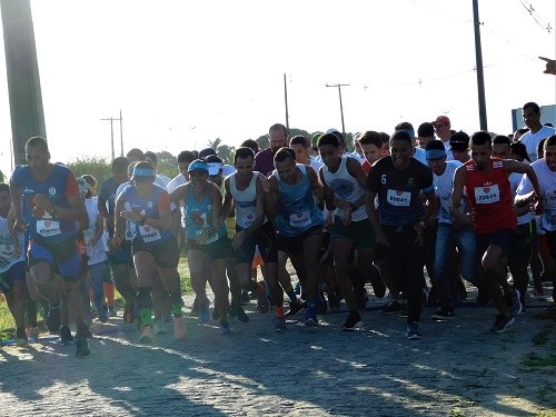 150 estudantes e membros e da comunidade externa participaram da corrida de rua, na região do Aeroporto Zumbi dos Palmares.JPG