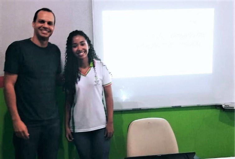Leonardo Silva e Joseane Silva apresentaram ferramenta de aprendizagem desenvolvida para alunos que estão iniciando a programar.jpeg