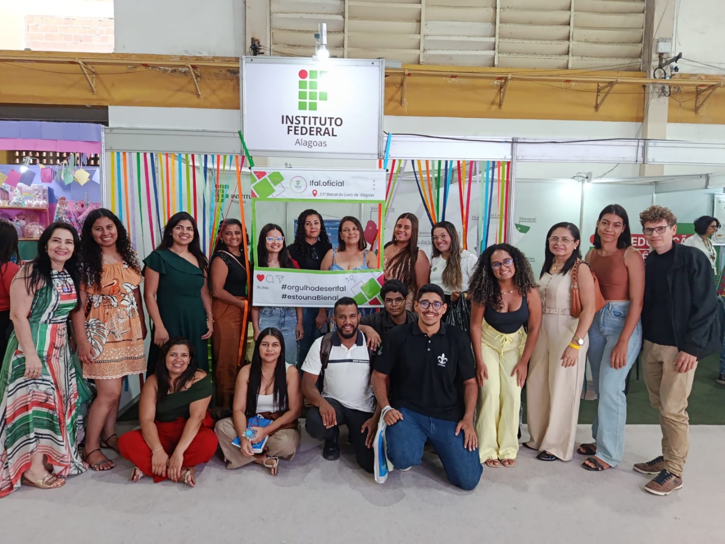 Alunos do Polo EAD do Campus Santana visitam a Bieal.jpeg