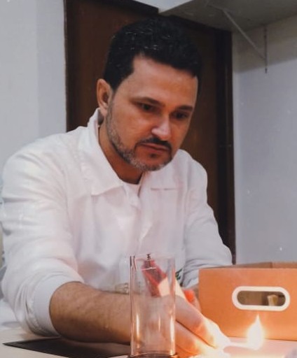 Professor José Carlos é apaixonado pela Física desde a infância