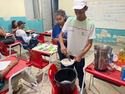 Os estudantes foram acompanhados pela professora Vitória Régia Ramalho.jpeg Os estudantes foram acompanhados pela professora Vitória Régia Ramalho.jpeg