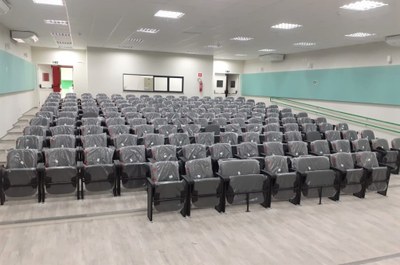 O auditório do campus possui capacidade para receber 150 pessoas.jpeg