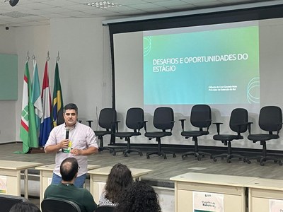 O pró-reitor de Extensão, Gilberto Neto, lembrou que o mercado de trabalho está à procura de profissionais qualificados.jpeg O pró-reitor de Extensão, Gilberto Neto, lembrou que o mercado de trabalho está à procura de profissionais qualificados.jpeg