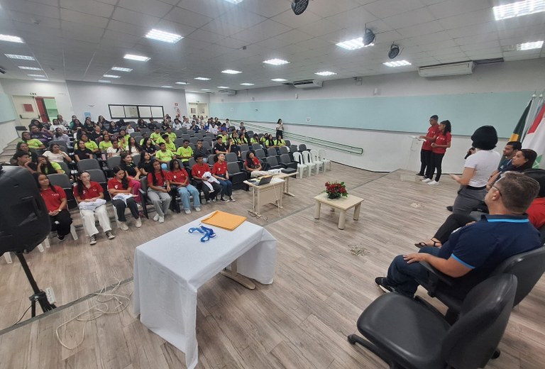 Palestras são realizadas no auditório do campus