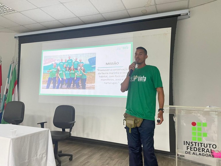 João Antônio fez palestra de abertura com a presentação de atividades de sensibilização e preservação no litoral alagoano, desenvolvidas pelo Biota.jpeg