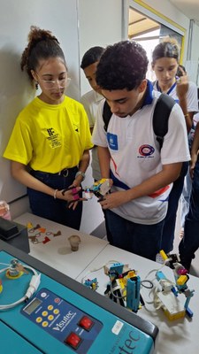 Alunos puderam ter primeiro contato com equipamentos do Espaço 4.0.jpeg Alunos puderam ter primeiro contato com equipamentos do Espaço 4.0.jpeg