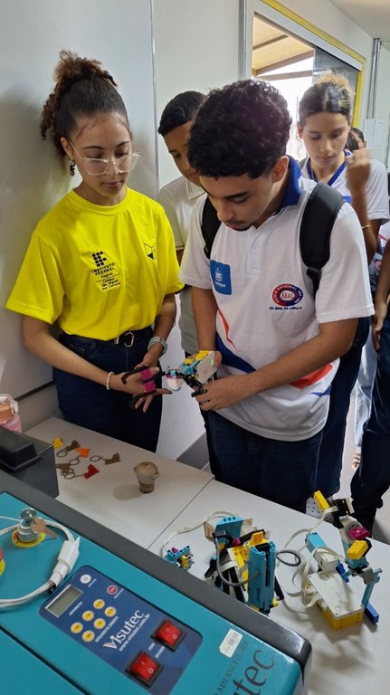 Alunos puderam ter primeiro contato com equipamentos do Espaço 4.0.jpeg