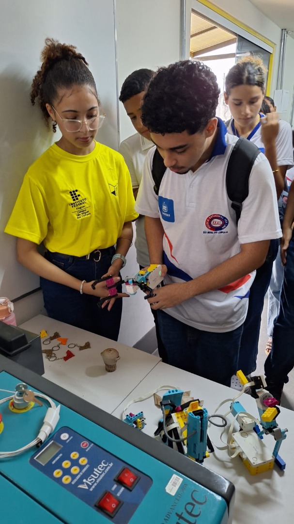 Alunos puderam ter primeiro contato com equipamentos do Espaço 4.0.jpeg